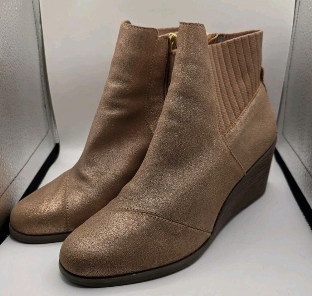 TOMS Womenโs Pink Suede Wedge Ankle Bootie Pull-On Round Toe US 9